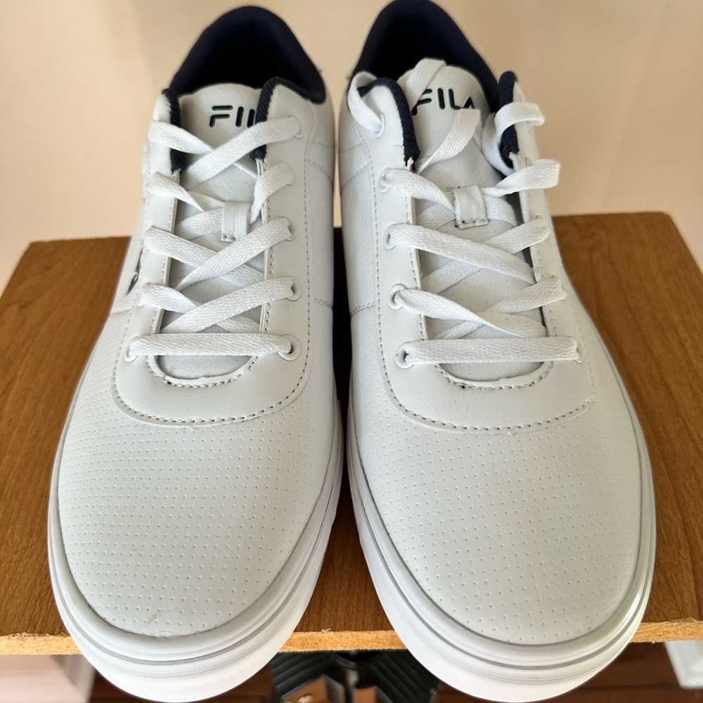 NWOT Fila Mens White Sneakers SIZE 13